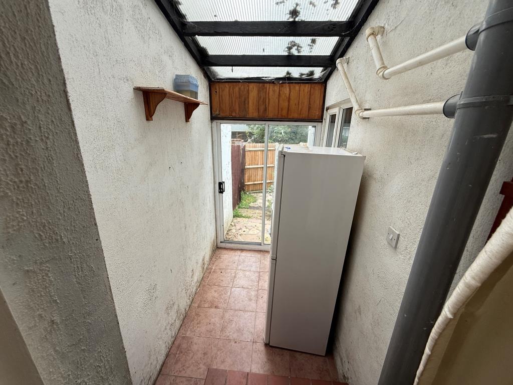 Lot: 133 - MID-TERRACE HOUSE FOR REFURBISHMENT - Rear lean to